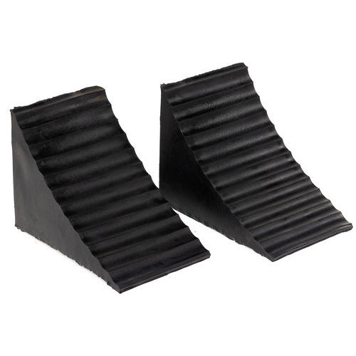 Rubber Wheel Chock For Trucks - 20 Tonnes - Manutan UK