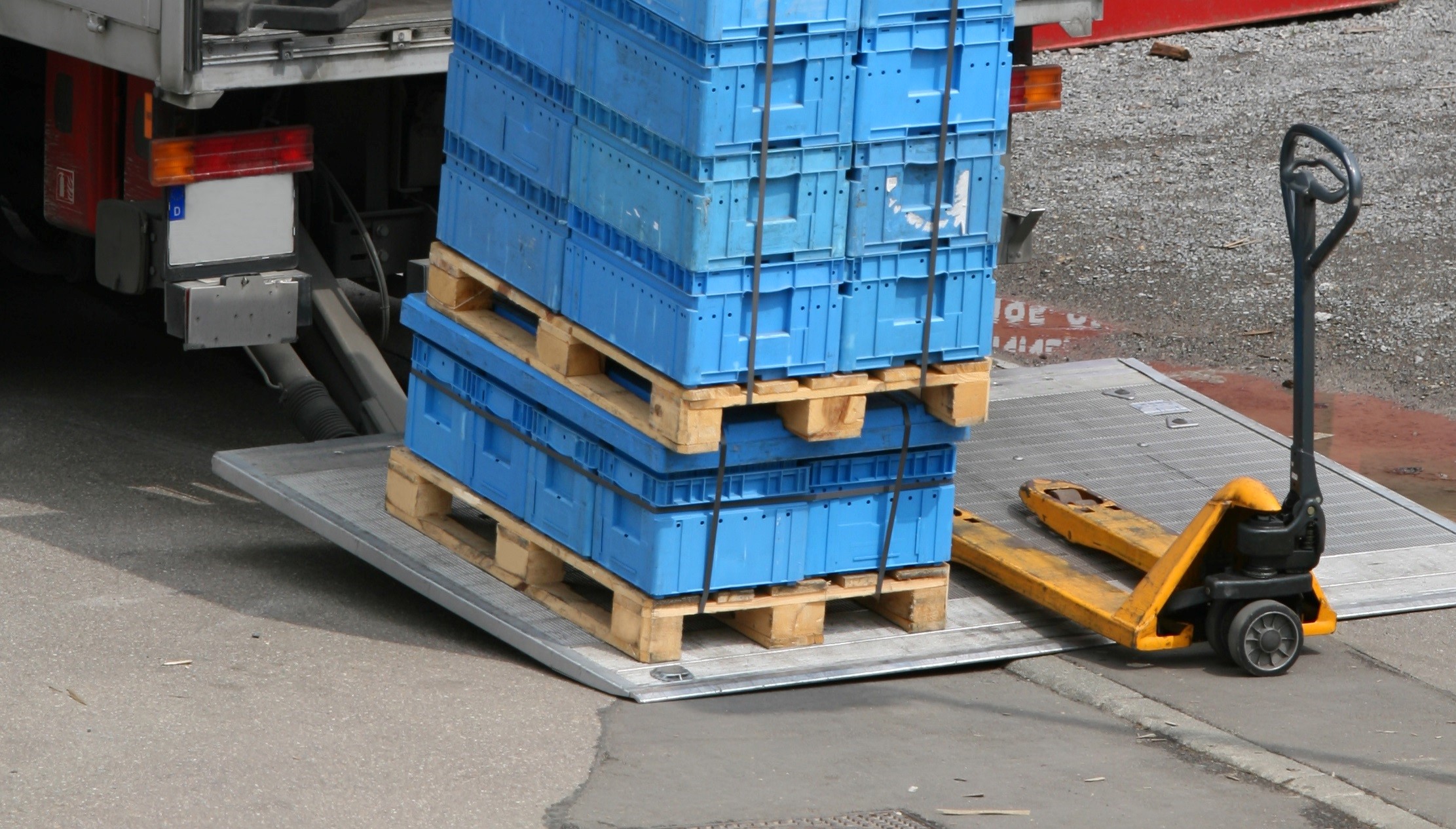What is a pallet truck?