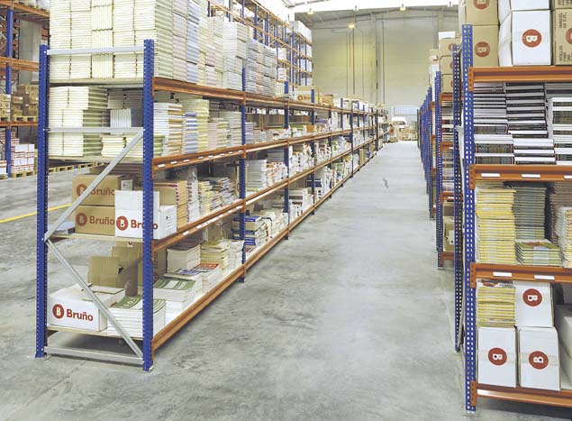 Benefits of Long Span Shelving: A Versatile Storage Solution