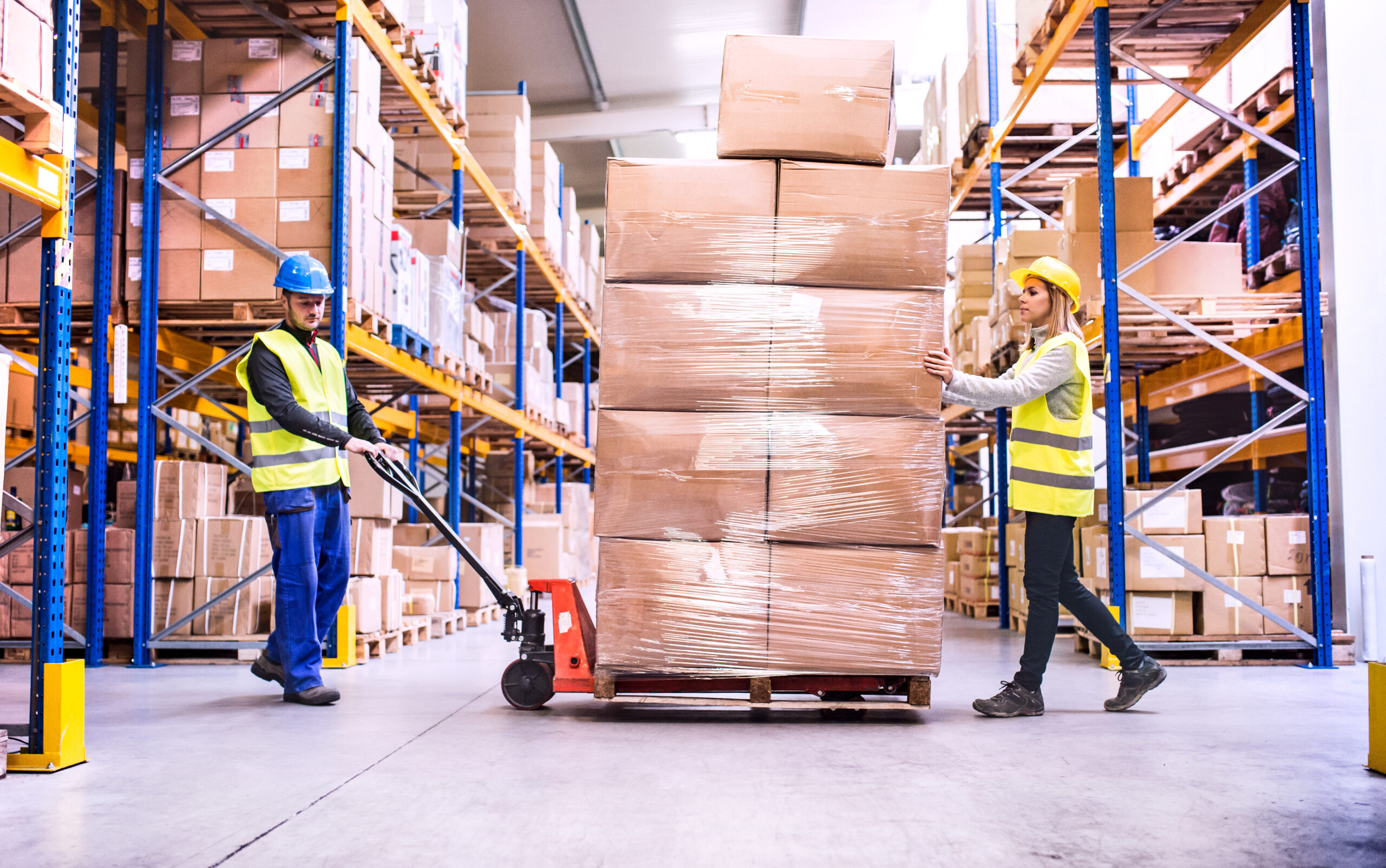 Product guide: selecting the best pallet truck for your warehouse