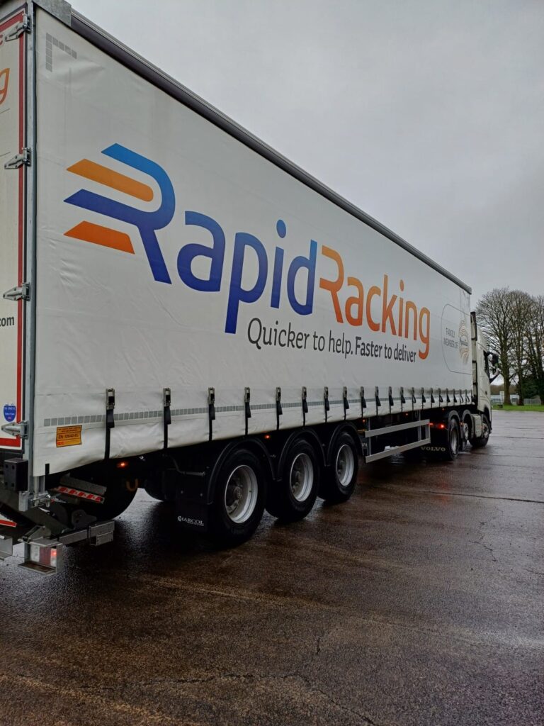 Side on photo of a Rapid Racking lorry