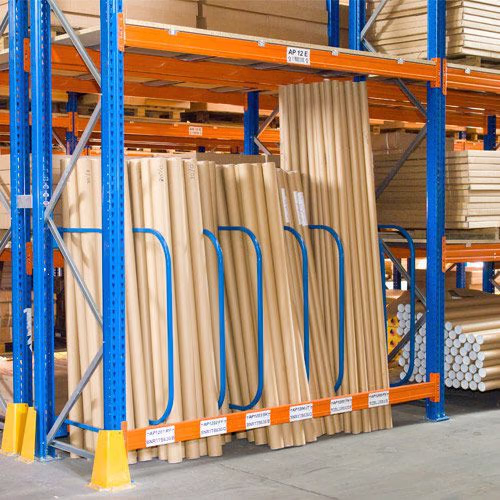 Racking dividers with end upright protection