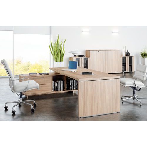 Unit consists of a desk with return, two low glass cabinets and two mid-height cabinets Unit consists of a desk with return, two low glass cabinets and two mid-height cabinets