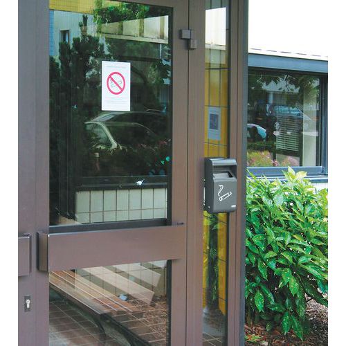 R Source 1.5-litre wall-mounted ashtray for external use, with anti-UV coating. R Source 1.5-litre wall-mounted ashtray for external use, with anti-UV coating.