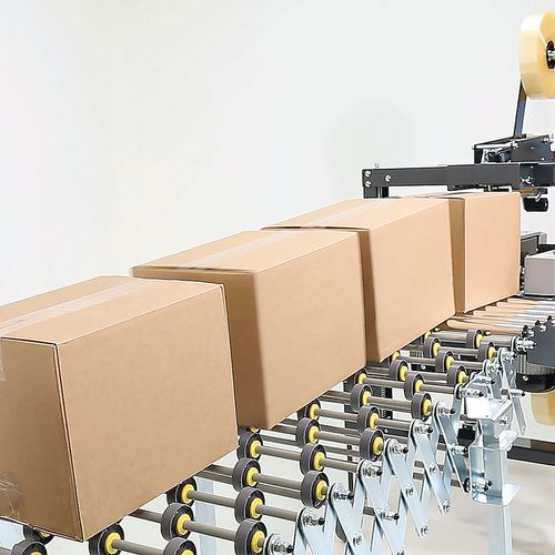 Rapisd Racking Emplotyees Outfeed Conveyor Belt Packaging System - Rapid Racking